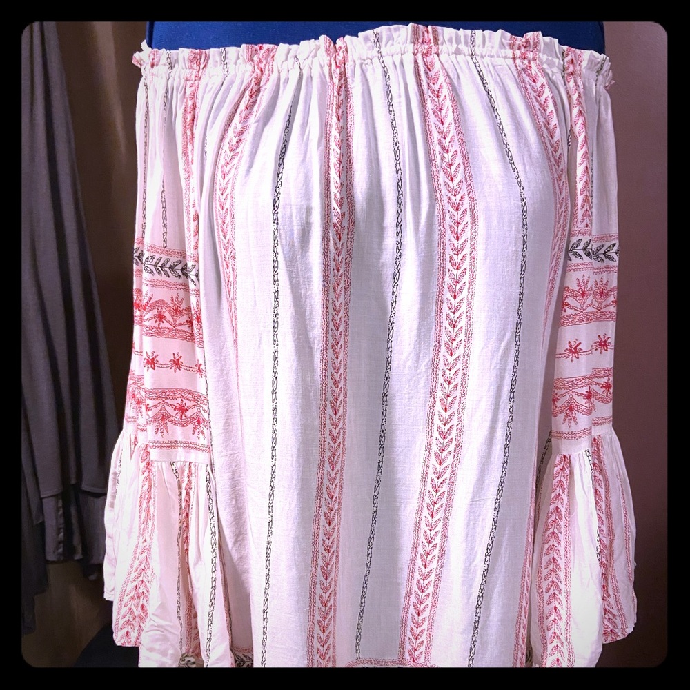 Off the shoulder blouse o/s